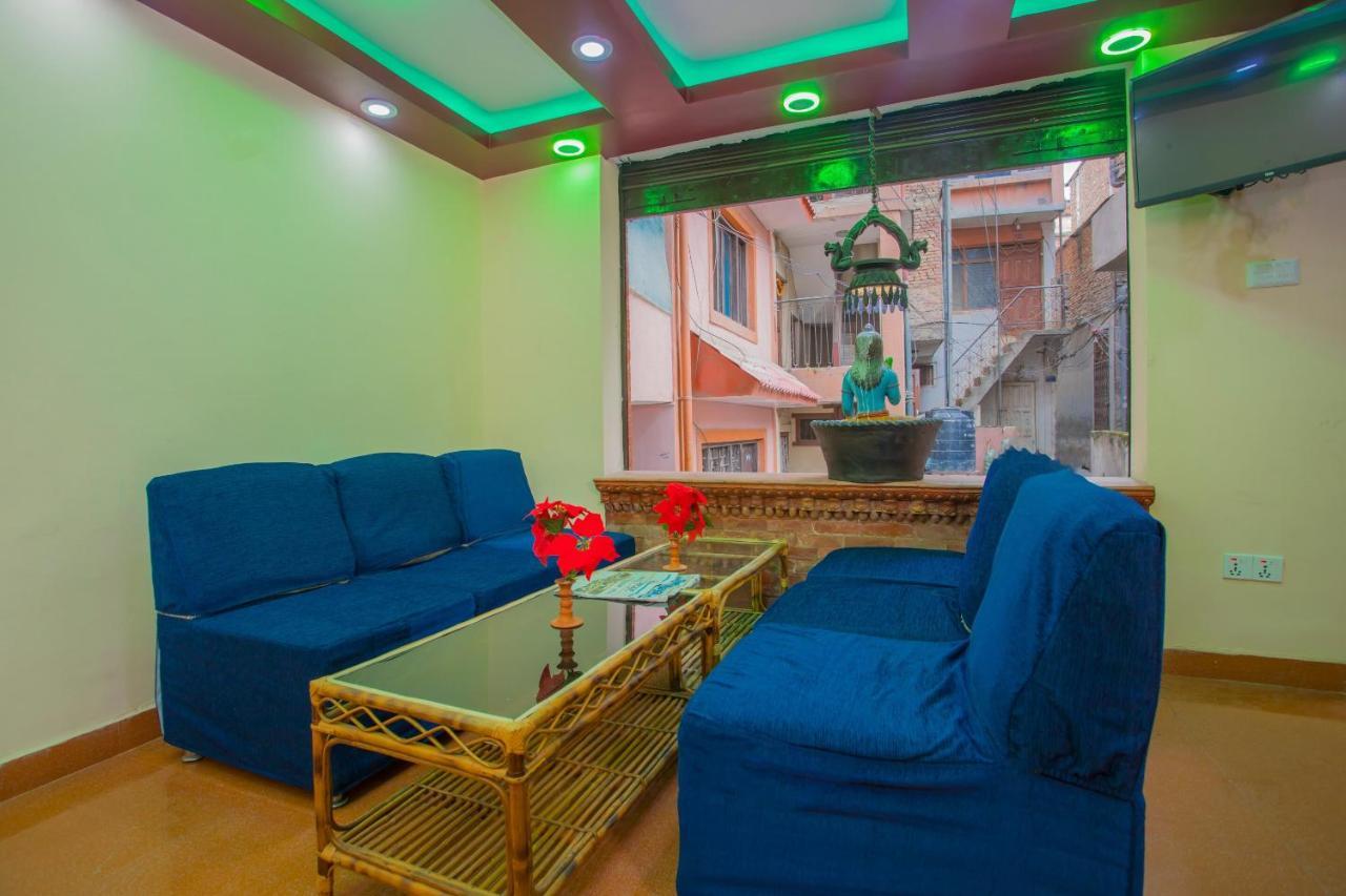 Oyo Hotel Antique Kutty Kathmandu Exterior foto